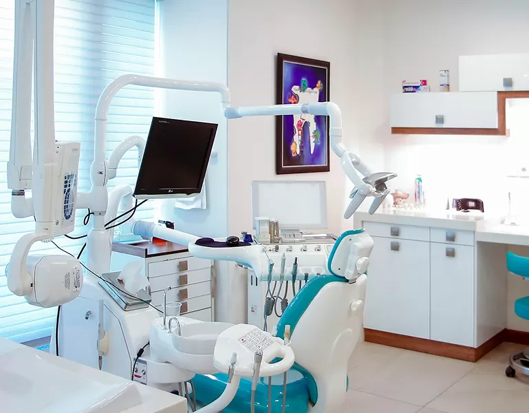 Quali sono i vantaggi degli impianti dentali?