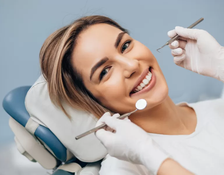 Vuoi prevenire e intercettare eventuali problematiche del cavo orale? <br>Prenota una seduta di igiene dentale!
